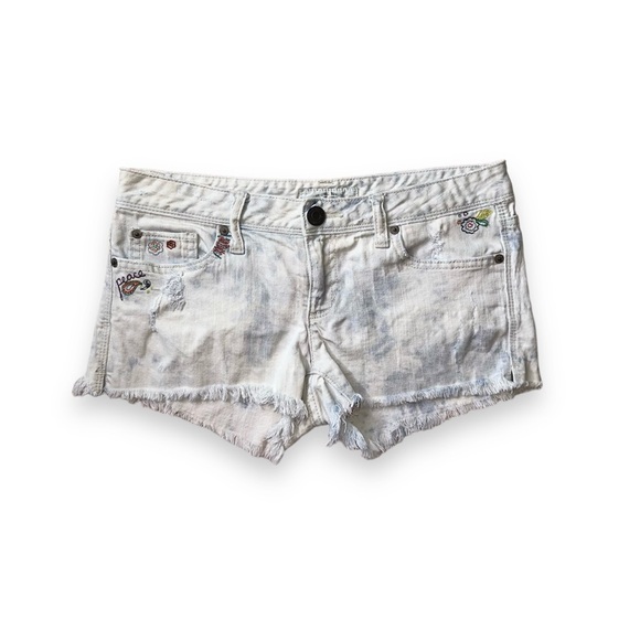 Aeropostale Pants - Y2K AÉROPOSTALE EMBROIDERED & FRAYED DISTRESSED DENIM SHORTS · SIZE 5/6 (JR's)